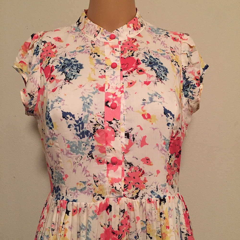 Plastic Island Daytime Floral Dress - Picture 7 of 16